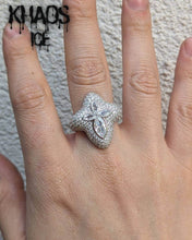 Cargar imagen en el visor de la galería, Anillo cruz zirconia cubica 2