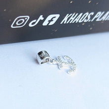 Cargar imagen en el visor de la galería, Colgante ancla con zircones