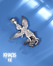 Cargar imagen en el visor de la galería, Colgante arcángel zirconia cubica