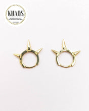 Cargar imagen en el visor de la galería, Aros argolla puntas acabado en oro 18 k par