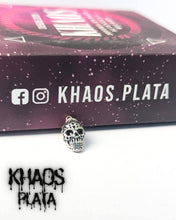 Cargar imagen en el visor de la galería, Colgante calavera 4