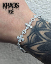 Cargar imagen en el visor de la galería, Brazalete zirconia cubica cruces
