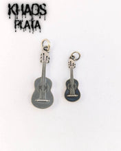Cargar imagen en el visor de la galería, Colgante guitarra