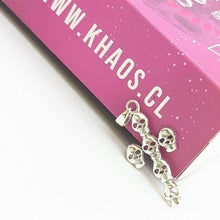 Cargar imagen en el visor de la galería, Colgante cruz calavera