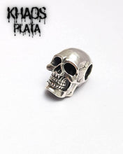 Cargar imagen en el visor de la galería, Colgante calavera 5