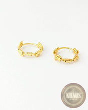 Cargar imagen en el visor de la galería, Aros argolla de púas acabada en oro 18k par