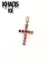 Cargar imagen en el visor de la galería, Colgante cruz zirconia cubica roja