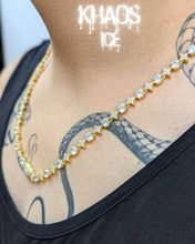 Cargar imagen en el visor de la galería, Cadena zirconia cubica estrellas 10 MM acabado en oro 18k