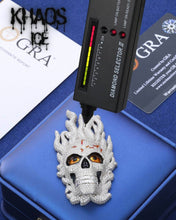 Cargar imagen en el visor de la galería, Colgante calavera fuego moissanita