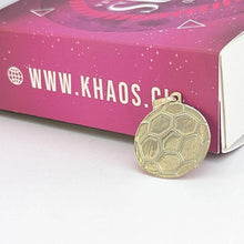 Cargar imagen en el visor de la galería, Colgante balón de futbol