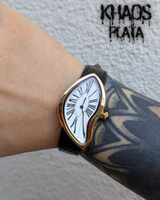 Cargar imagen en el visor de la galería, Reloj Dalí broche clásico