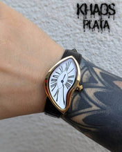 Cargar imagen en el visor de la galería, Reloj Dalí broche clásico