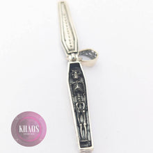 Cargar imagen en el visor de la galería, Colgante ataúd