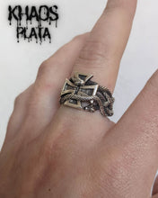 Cargar imagen en el visor de la galería, Anillo cruz y serpiente