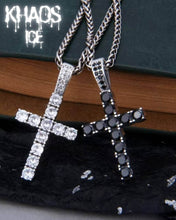 Cargar imagen en el visor de la galería, Colgante cruz zirconia cubica negra