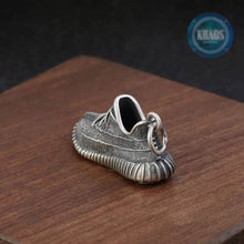 Cargar imagen en el visor de la galería, Colgante ADIDAS yezzy