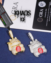 Cargar imagen en el visor de la galería, Colgante maneki-neko zirconia cubica