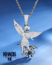 Cargar imagen en el visor de la galería, Colgante arcángel zirconia cubica