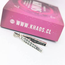 Cargar imagen en el visor de la galería, Colgante ataúd