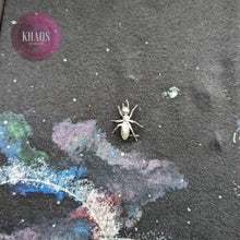 Cargar imagen en el visor de la galería, Prendedor Hormiga