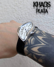 Cargar imagen en el visor de la galería, Reloj Dalí broche clásico