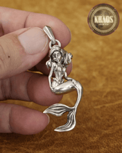 Cargar imagen en el visor de la galería, Colgante Ariel la sirenita