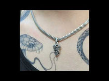 Cargar y reproducir el video en el visor de la galería, Colgante calavera Rey