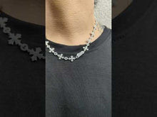 Cargar y reproducir el video en el visor de la galería, Zirconia cubica cruces 12 MM