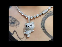 Cargar y reproducir el video en el visor de la galería, Colgante oso 2 zirconia cubica