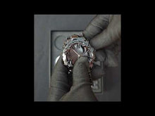 Cargar y reproducir el video en el visor de la galería, Reloj garra con cambios de color correa negra