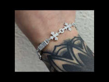 Cargar y reproducir el video en el visor de la galería, Brazalete zirconia cubica cruces