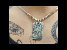 Cargar y reproducir el video en el visor de la galería, Colgante placa nipona