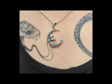 Cargar y reproducir el video en el visor de la galería, Colgante luna halloween