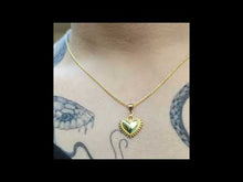 Cargar y reproducir el video en el visor de la galería, Colgante corazón acabado en oro 18 k