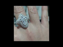 Cargar y reproducir el video en el visor de la galería, Anillo cruz zirconia cubica 2