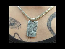 Cargar y reproducir el video en el visor de la galería, Colgante placa nipona