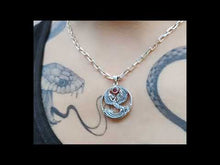 Cargar y reproducir el video en el visor de la galería, Colgante ave fénix