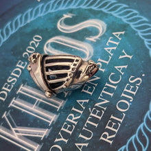 Cargar imagen en el visor de la galería, Colgante caballero