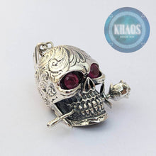 Cargar imagen en el visor de la galería, Colgante calavera 3