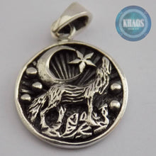 Cargar imagen en el visor de la galería, Lobo Aullando a la Luna