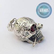 Cargar imagen en el visor de la galería, Colgante calavera 3