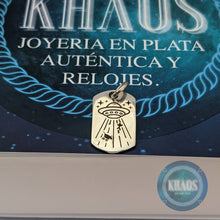 Cargar imagen en el visor de la galería, Colgante abducción