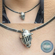 Cargar imagen en el visor de la galería, Colgante caballero