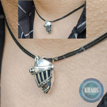 Cargar imagen en el visor de la galería, Colgante caballero