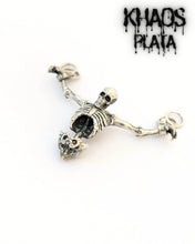 Cargar imagen en el visor de la galería, Colgante calavera perpetúa
