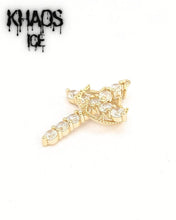 Cargar imagen en el visor de la galería, Collar cruz con corona zirconia cubica acabado en oro 18K
