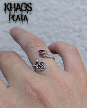 Cargar imagen en el visor de la galería, Anillo rosa corazón ajustable
