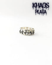 Cargar imagen en el visor de la galería, Anillo calaveras 2
