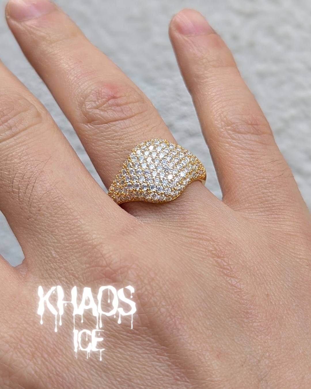 Anillo clásico moissanita acabado en oro 18k