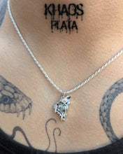 Cargar imagen en el visor de la galería, Colgante calavera 6
